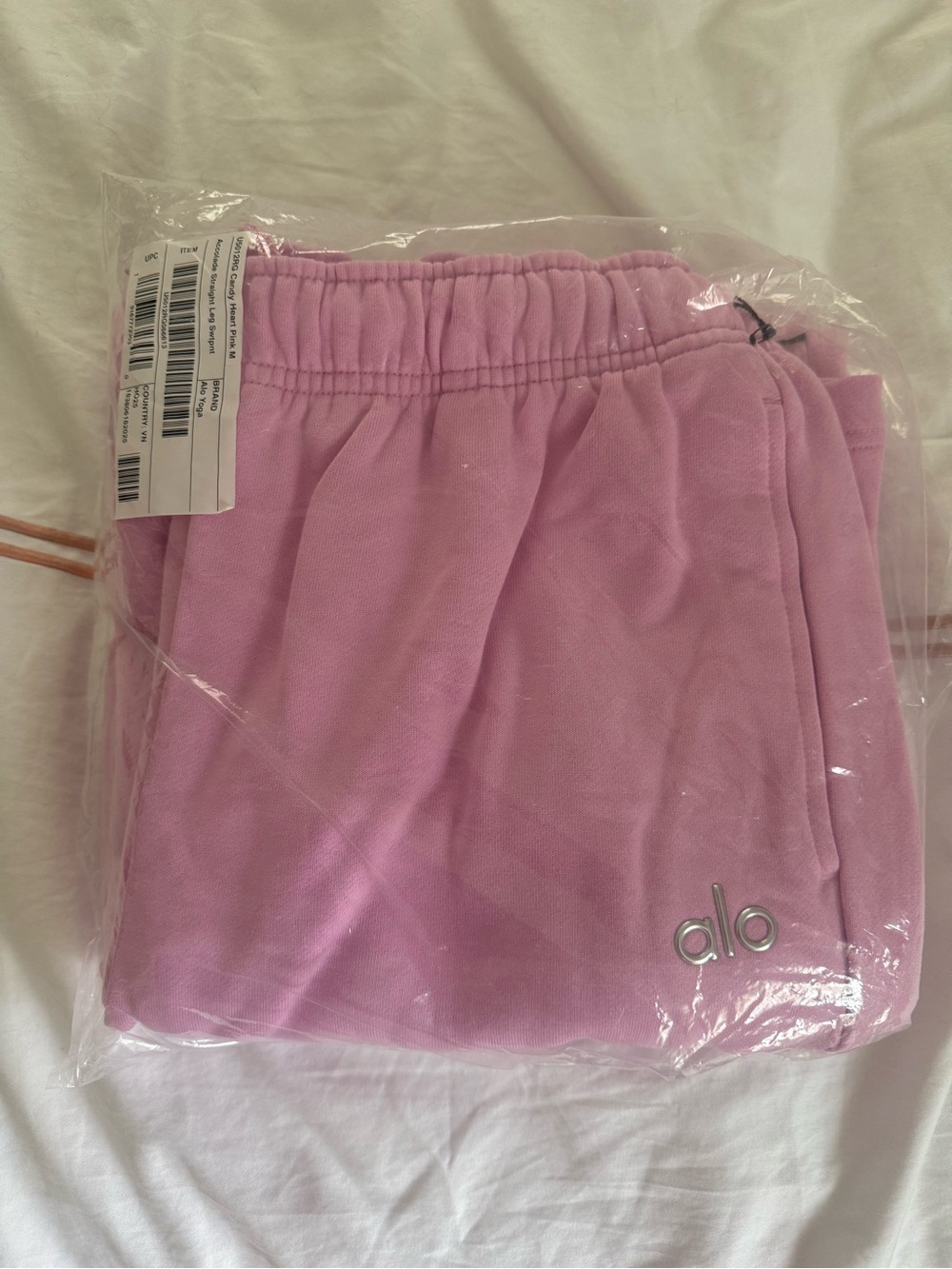 BNWT ALO Yoga Candy Heart Pink Straight Leg Sweatpants size Medium - Picture 6 of 7